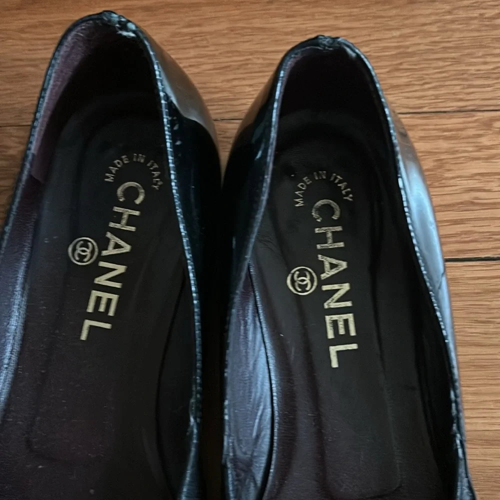 Vintage Authentic Chanel Black Patent Leather cap toe ballet Flats. - Picture 4 of 7